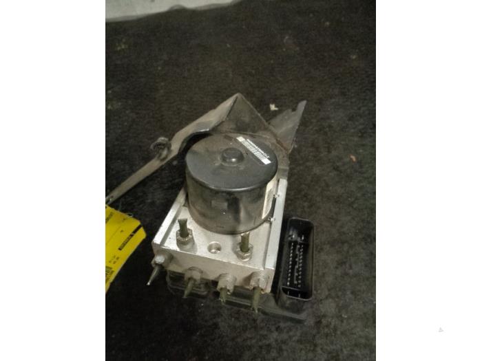 Gebruikte ABS Pomp Renault Twingo II (CN) 1.2 Prijs € 40,00 Margeregeling aangeboden door Westerhof autodemontage