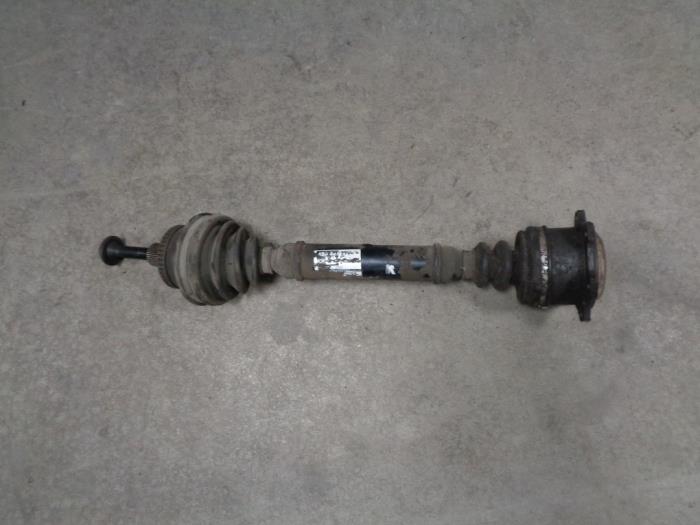 Gebruikte Aandrijfas rechts-voor Audi A4 Avant Quattro (B6) Prijs € 35,00 Margeregeling aangeboden door Westerhof autodemontage