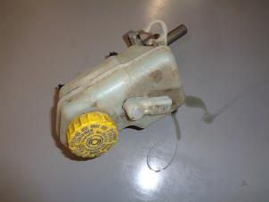 Gebruikte Hoofdremcilinder Volkswagen Polo IV (9N1/2/3) 1.4 16V Prijs € 15,00 Margeregeling aangeboden door Westerhof autodemontage