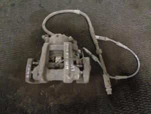 Gebruikte Remklauw (Tang) links-voor BMW 1 serie (F20) 116d 1.6 16V Efficient Dynamics Prijs € 40,00 Margeregeling aangeboden door Westerhof autodemontage