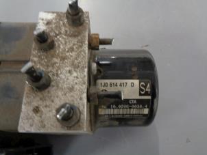 Gebruikte ABS Pomp Skoda Octavia (1U2) 1.8 20V Turbo Prijs € 40,00 Margeregeling aangeboden door Westerhof autodemontage