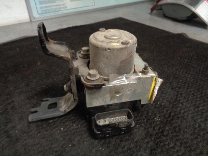 Gebruikte ABS Pomp Suzuki Alto (RF410) 1.1 16V Prijs € 35,00 Margeregeling aangeboden door Westerhof autodemontage