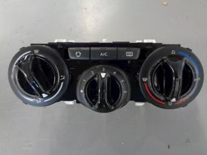 Gebruikte Chaufage Bedieningspaneel Peugeot 208 I (CA/CC/CK/CL) 1.2 Vti 12V PureTech 82 Prijs € 25,00 Margeregeling aangeboden door Westerhof autodemontage