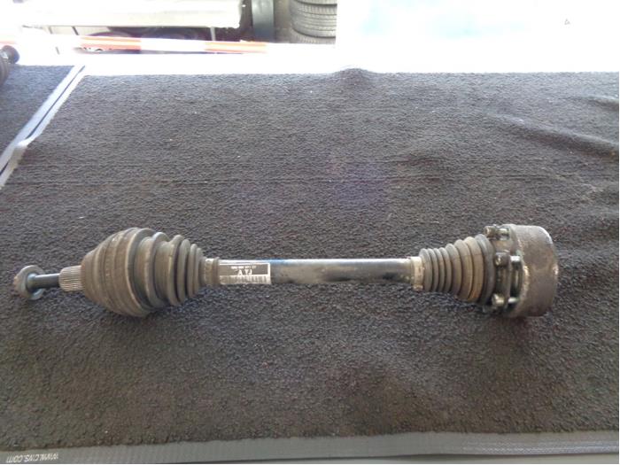 Gebruikte Aandrijfas links-voor Skoda Octavia Combi (1Z5) 1.9 TDI Prijs € 35,00 Margeregeling aangeboden door Westerhof autodemontage