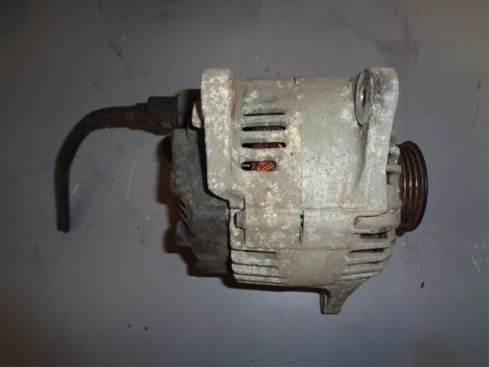 Gebruikte Alternator Kia Sorento I (JC) 2.4 16V Prijs € 35,00 Margeregeling aangeboden door Westerhof autodemontage