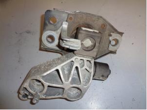 Gebruikte Motorsteun Nissan Qashqai (J10) 1.6 dCi Pure Drive Prijs € 20,00 Margeregeling aangeboden door Westerhof autodemontage