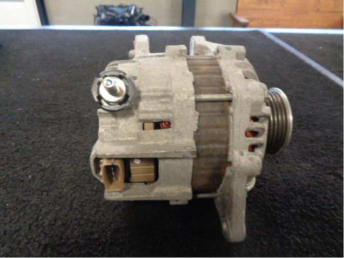 Gebruikte Dynamo Mitsubishi Space Star (A0) 1.0 12V Prijs € 35,00 Margeregeling aangeboden door Westerhof autodemontage