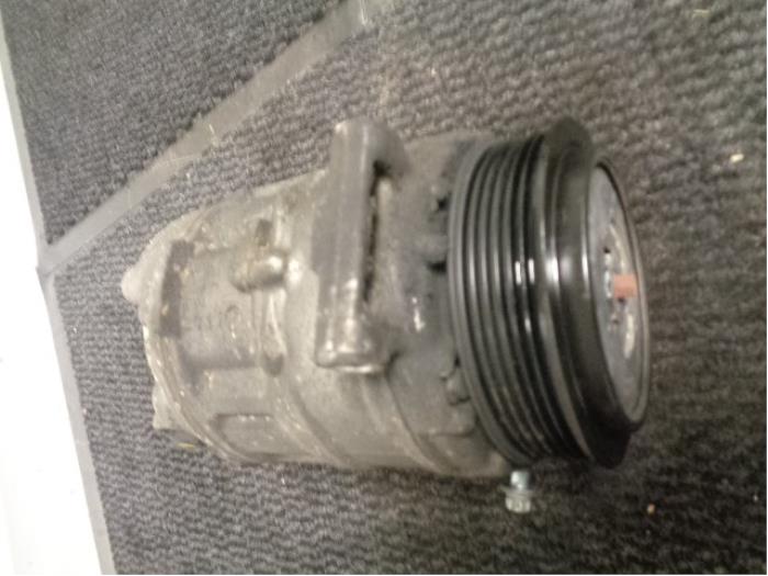 Aircopomp van een Mercedes-Benz E Combi (S211) 2.2 E-220 CDI 16V 2003