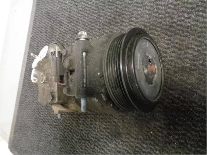 Aircopomp van een Mercedes-Benz E Combi (S211) 2.2 E-220 CDI 16V 2003