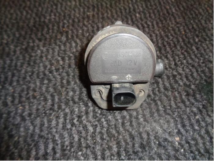 Gebruikte Waterpomp Mercedes E Combi (S211) 2.2 E-220 CDI 16V Prijs € 25,00 Margeregeling aangeboden door Westerhof autodemontage