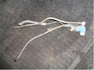 Gebruikte Ruitensproeierpomp voor Renault Clio III Estate/Grandtour (KR) 1.5 dCi 70 Prijs € 10,00 Margeregeling aangeboden door Westerhof autodemontage