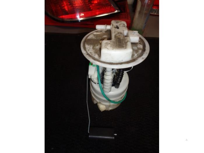 Gebruikte Benzinepomp Renault Twingo II (CN) 1.2 16V Prijs € 40,00 Margeregeling aangeboden door Westerhof autodemontage