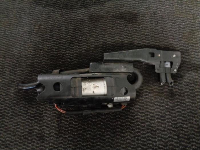 Gebruikte Tank element Pomp Skoda Octavia Combi (1Z5) 2.0 RS TDI PD 16V Prijs € 45,00 Margeregeling aangeboden door Westerhof autodemontage