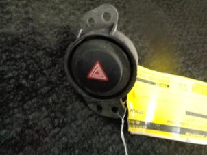 Gebruikte Paniekverlichtings Schakelaar Citroen C1 1.0 Vti 68 12V Prijs € 10,00 Margeregeling aangeboden door Westerhof autodemontage