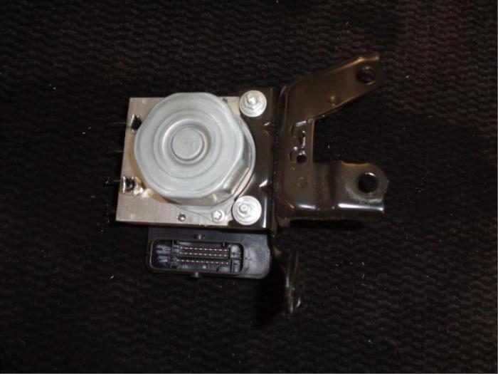 Gebruikte ABS Pomp Peugeot 108 1.0 12V VVT-i Prijs € 80,00 Margeregeling aangeboden door Westerhof autodemontage