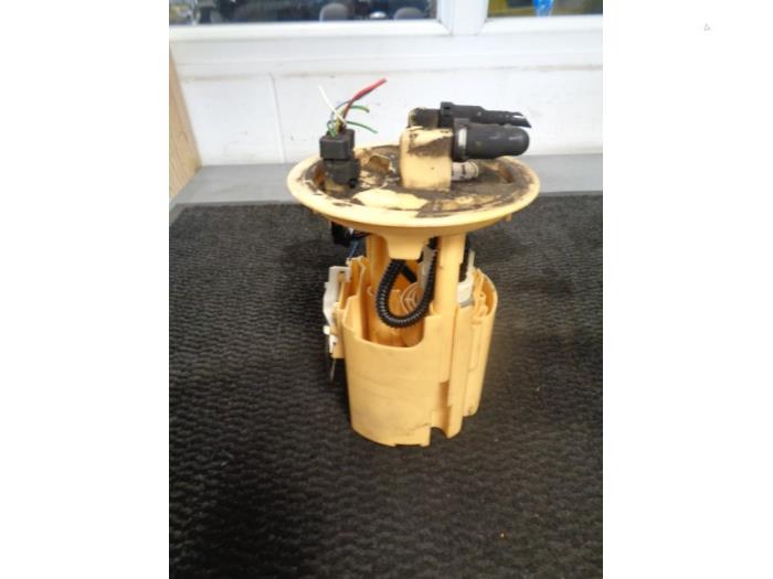Gebruikte Dieselpomp Peugeot 206 (2A/C/H/J/S) 2.0 XS,XT HDi Prijs € 30,00 Margeregeling aangeboden door Westerhof autodemontage