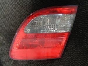 Gebruikte Achterlicht rechts Mercedes E Combi (S211) 2.2 E-220 CDI 16V Prijs € 30,00 Margeregeling aangeboden door Westerhof autodemontage