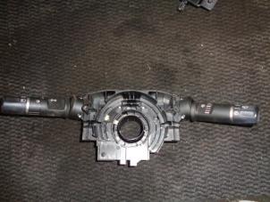 Gebruikte Combischakelaar Stuurkolom Mazda 2 (DE) 1.3 16V S-VT Prijs € 30,00 Margeregeling aangeboden door Westerhof autodemontage