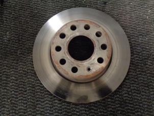 Gebruikte Remschijf achter Volkswagen Golf VII Variant (AUVV) 2.0 TDI 16V Prijs € 20,00 Margeregeling aangeboden door Westerhof autodemontage