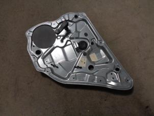 Gebruikte Raammechaniek 4Deurs rechts-achter Volkswagen Polo IV (9N1/2/3) 1.4 16V Prijs € 25,00 Margeregeling aangeboden door Westerhof autodemontage