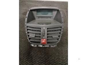 Gebruikte Luchtrooster Dashboard Peugeot 207/207+ (WA/WC/WM) 1.4 Prijs € 25,00 Margeregeling aangeboden door Westerhof autodemontage
