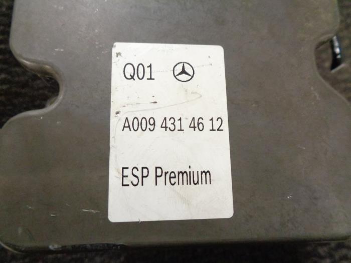 ABS Pomp van een Mercedes-Benz A (W176) 1.5 A-180 CDI, A-180d 16V 2014