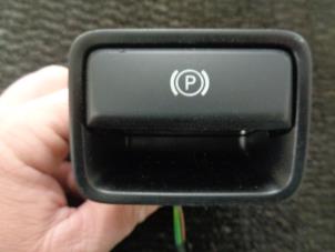 Gebruikte Schakelaar handrem Mercedes A (W176) 1.5 A-180 CDI, A-180d 16V Prijs € 18,15 Inclusief btw aangeboden door Westerhof autodemontage