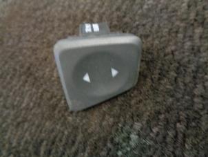 Gebruikte Elektrisch Raam Schakelaar Fiat 500 (312) 1.2 Prijs € 10,00 Margeregeling aangeboden door Westerhof autodemontage