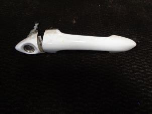 Gebruikte Deurgreep 2Deurs links Kia Cee'd (JDB5) 1.6 GDI 16V Prijs € 20,00 Margeregeling aangeboden door Westerhof autodemontage