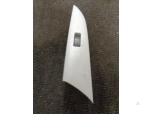 Gebruikte Ruit schakelaar elektrisch Mazda 3 Sport (BK) 1.3i 16V Prijs € 15,00 Margeregeling aangeboden door Westerhof autodemontage