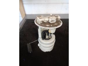 Gebruikte Benzinepomp Renault Twingo II (CN) 1.2 16V Prijs € 35,00 Margeregeling aangeboden door Westerhof autodemontage