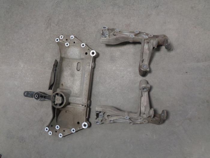 Gebruikte Subframe Volkswagen Golf IV (1J1) 1.4 16V Prijs € 40,00 Margeregeling aangeboden door Westerhof autodemontage