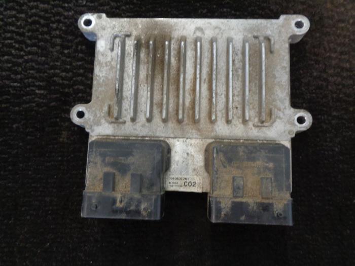 Gebruikte Computer Diversen Kia Sorento I (JC) 3.5 V6 24V Prijs € 100,00 Margeregeling aangeboden door Westerhof autodemontage