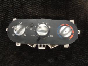 Gebruikte Kachel Bedieningspaneel Renault Twingo II (CN) 1.2 16V Prijs € 15,00 Margeregeling aangeboden door Westerhof autodemontage