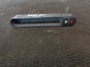 Gebruikte Schakelaar Centr. Deurvergrendeling Audi TT (8N3) 1.8 20V Turbo Prijs € 15,00 Margeregeling aangeboden door Westerhof autodemontage