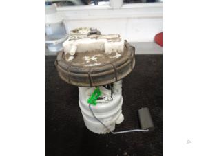 Gebruikte Benzinepomp Renault Twingo II (CN) 1.2 16V Prijs € 35,00 Margeregeling aangeboden door Westerhof autodemontage