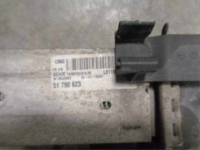 Intercooler van een Citroën Nemo (AA) 1.3 HDi 75 2013