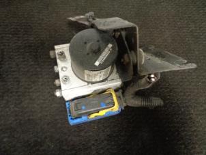 Gebruikte ABS Pomp Renault Twingo II (CN) 1.2 Prijs € 40,00 Margeregeling aangeboden door Westerhof autodemontage