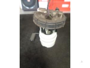 Gebruikte Benzinepomp Renault Twingo II (CN) 1.2 Prijs € 30,00 Margeregeling aangeboden door Westerhof autodemontage