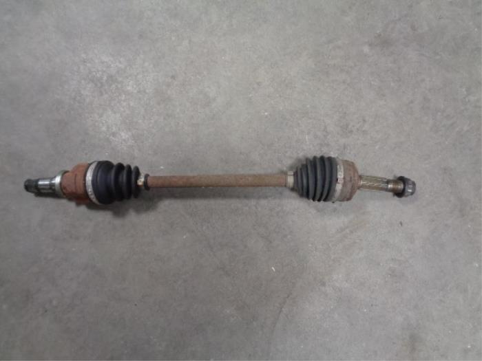 Gebruikte Steekas links-voor Peugeot 107 1.0 12V Prijs € 20,00 Margeregeling aangeboden door Westerhof autodemontage
