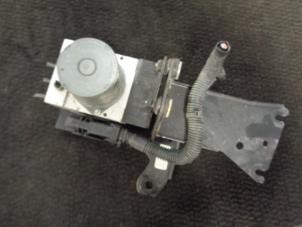 Gebruikte ABS Pomp Renault Twingo II (CN) 1.2 16V Prijs € 70,00 Margeregeling aangeboden door Westerhof autodemontage