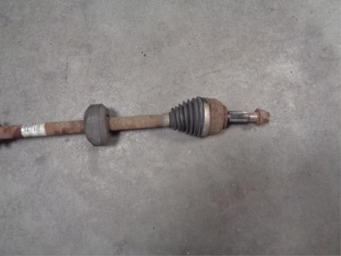 Aandrijfas rechts-voor van een Renault Twingo II (CN) 1.2 16V 2014