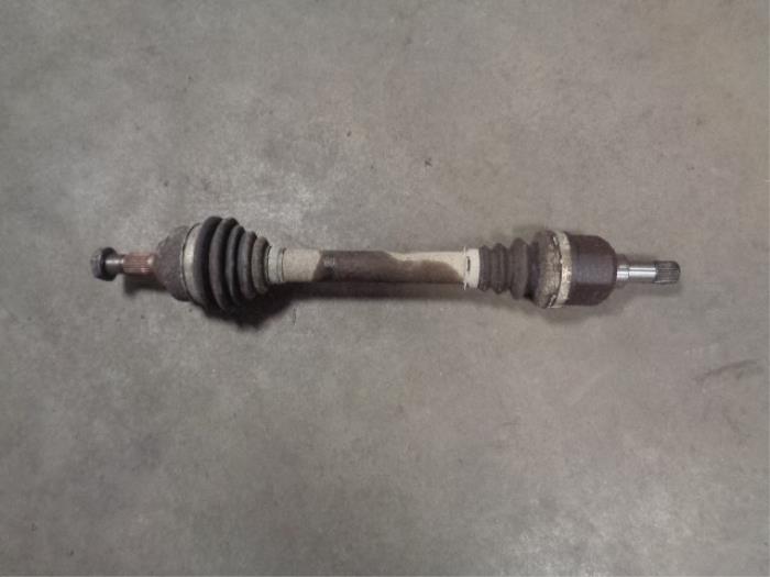 Gebruikte Aandrijfas links-voor Peugeot 308 (4A/C) 1.6 HDi 16V Prijs € 35,00 Margeregeling aangeboden door Westerhof autodemontage