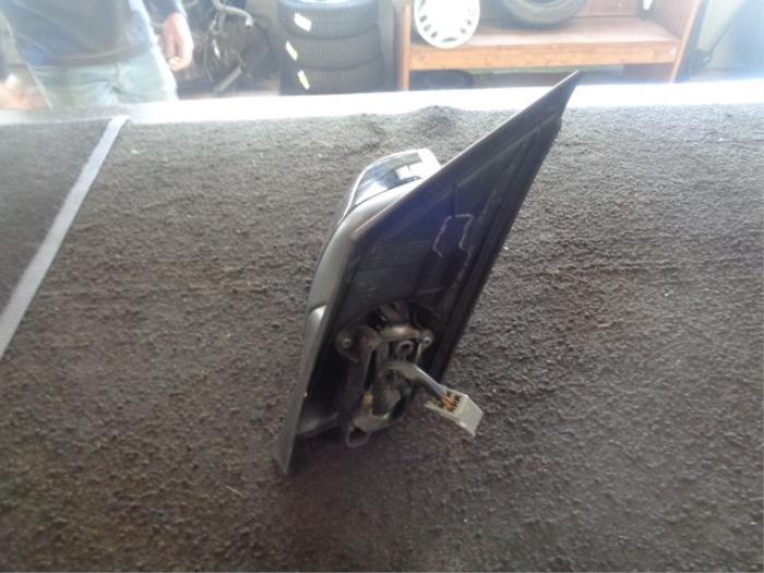 Buitenspiegel rechts van een Ford Focus 2 2.0 16V 2006