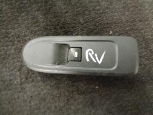 Gebruikte Schakelaar Elektrisch Raam Peugeot 308 (4A/C) 1.6 HDi 16V Prijs € 10,00 Margeregeling aangeboden door Westerhof autodemontage