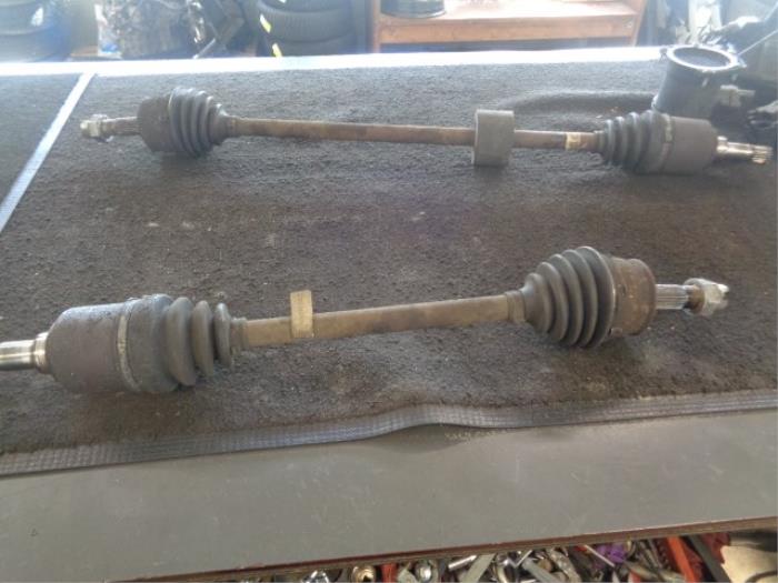 Gebruikte Steekas links-voor Fiat Grande Punto (199) 1.4 Prijs € 35,00 Margeregeling aangeboden door Westerhof autodemontage