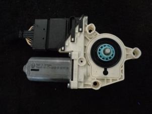 Gebruikte Raammotor Portier Volkswagen Touran (1T1/T2) 2.0 Ecofuel Prijs € 25,00 Margeregeling aangeboden door Westerhof autodemontage