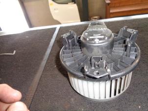 Gebruikte Aanjager Toyota Yaris II (P9) 1.0 12V VVT-i Prijs € 20,00 Margeregeling aangeboden door Westerhof autodemontage