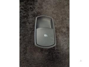 Gebruikte Elektrisch Raam Schakelaar Opel Corsa D 1.3 CDTi 16V ecoFLEX Prijs € 10,00 Margeregeling aangeboden door Westerhof autodemontage
