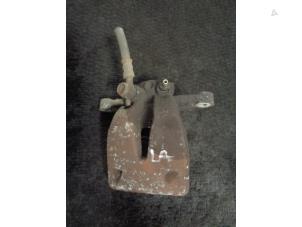 Gebruikte Remklauw (Tang) links-achter Toyota Avensis Wagon (T25/B1E) 1.8 16V VVT-i Prijs € 25,00 Margeregeling aangeboden door Westerhof autodemontage